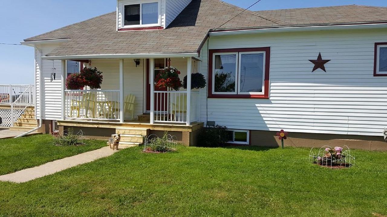Mama'S By The Sea B&B Clark's Harbour Exterior photo